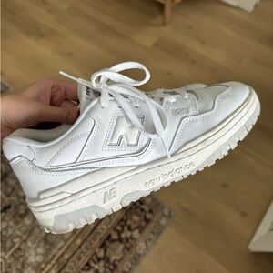 New balance 550 white size 6.5y (8 women’s); only worn a handful of times!